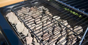 barbecue a gaz avec pierre de lave